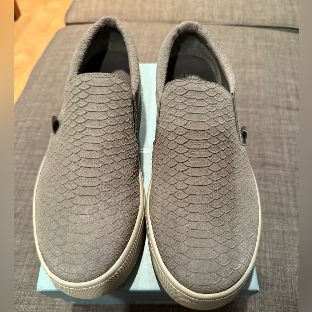 NIB REVITALIGN Textured Grey Slip-On Women’s supportive comfort shoe SIZE 9